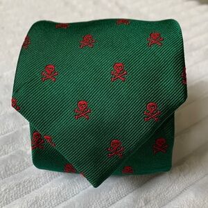 Vineyard Vines Men's 100% Silk Green Tie with Red Skull Pattern